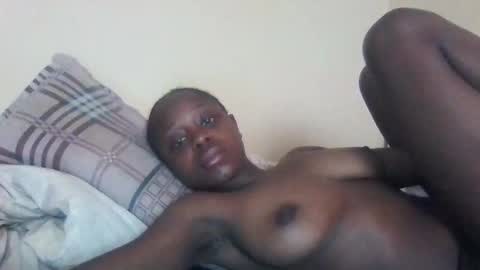 Snapshot of skinny_petite18 chatting on 03/12/26, 12:44 Munah online show from 03/12/26, 12:44