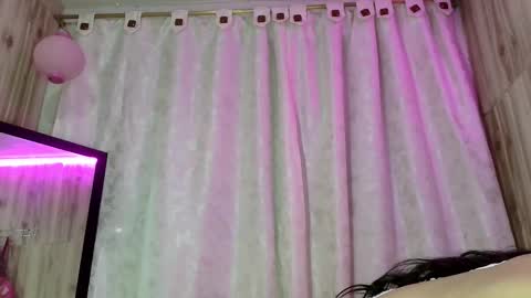 Snapshot of skinny_yizz chatting on 11/19/25, 07:58 Only Pvt online show from 11/19/25, 07:58