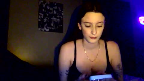 Snapshot of skinnyangel21 chatting on 11/26/25, 04:13 skinnyangel21 online show from 11/26/25, 04:13