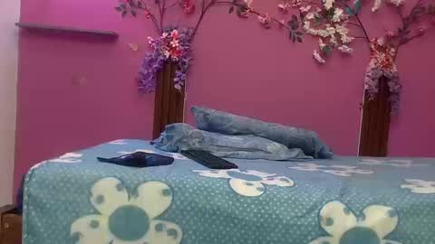 Snapshot of skinnybarbie022 chatting on 09/19/25, 12:45 barbi online show from 09/19/25, 12:45