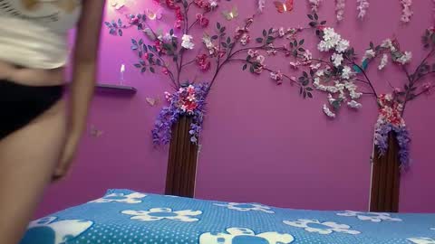 Snapshot of skinnybarbie022 chatting on 09/22/25, 01:29 barbi online show from 09/22/25, 01:29