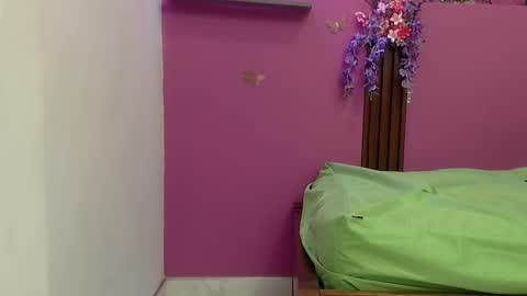 Snapshot of skinnybarbie022 chatting on 10/27/25, 12:36 barbi online show from 10/27/25, 12:36