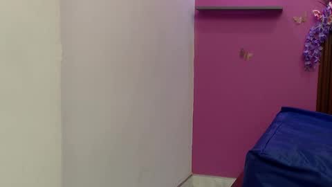 Snapshot of skinnybarbie022 chatting on 11/10/25, 12:53 barbi online show from 11/10/25, 12:53