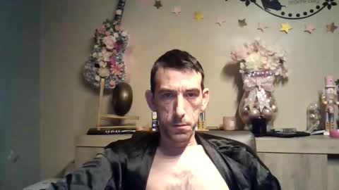 Snapshot of skinnybigcock2 chatting on 12/20/25, 05:58 SkinnyBigCock2 online show from 12/20/25, 05:58