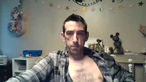Snapshot of skinnybigcock2 chatting on 04/25/26, 05:21 SkinnyBigCock2 online show from 04/25/26, 05:21