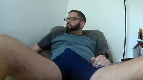 Snapshot of skinnydadbod chatting on 10/10/25, 05:23 B online show from 10/10/25, 05:23