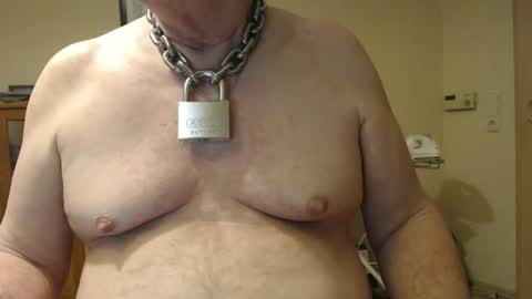 Snapshot of sklave_ol chatting on 03/01/25, 10:31 sklave_ol online show from 03/01/25, 10:31