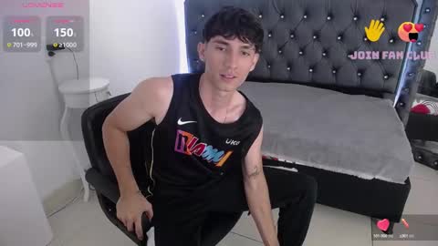 Snapshot of skorpyonmusclee chatting on 12/31/24, 04:27 Skorpyon Musclee online show from 12/31/24, 04:27