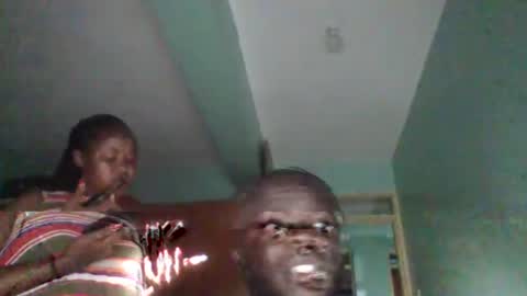 Snapshot of skry21 chatting on 10/04/25, 07:01 Tylor Smart online show from 10/04/25, 07:01