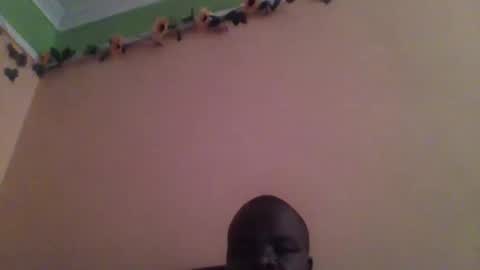 Snapshot of skry21 chatting on 10/09/25, 10:35 Tylor Smart online show from 10/09/25, 10:35