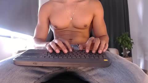 Liam Vokov online show from 02/18/26, 01:40