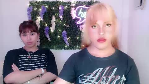 Snapshot of sky_fox_sweetxx chatting on 01/21/25, 10:30 online show from 01/21/25, 10:30