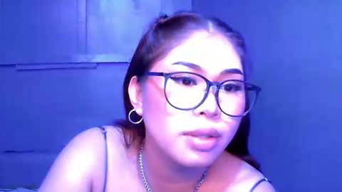 Snapshot of sky_fox_sweetxx chatting on 10/01/25, 10:32 online show from 10/01/25, 10:32
