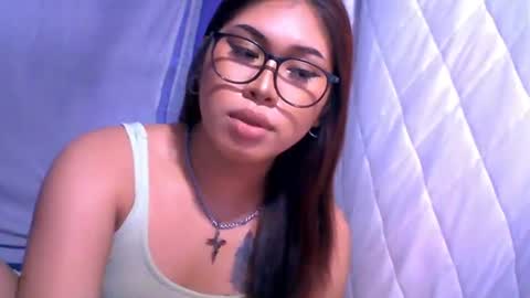Snapshot of sky_fox_sweetxx chatting on 10/07/25, 12:46 online show from 10/07/25, 12:46