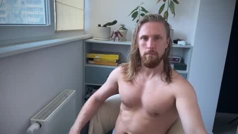 sky_guy25 online show from 10/02/25, 08:21