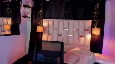 Snapshot of sky_jules chatting on 10/11/25, 04:12 Daniel online show from 10/11/25, 04:12