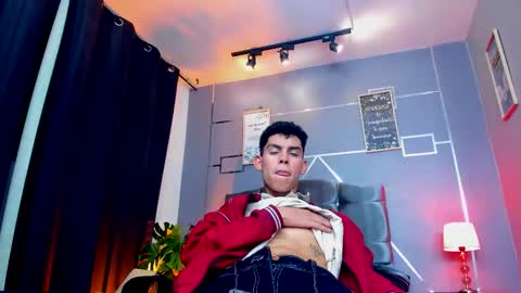 Snapshot of sky_jules chatting on 10/15/25, 04:01 Daniel online show from 10/15/25, 04:01