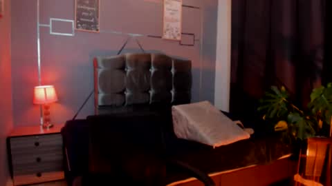 Snapshot of sky_jules chatting on 10/20/25, 03:40 Daniel online show from 10/20/25, 03:40