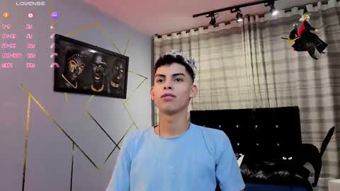 Snapshot of sky_jules chatting on 10/25/25, 03:36 Daniel online show from 10/25/25, 03:36