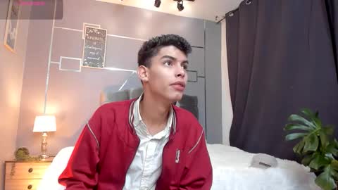 Snapshot of sky_jules chatting on 11/11/25, 03:17 Daniel online show from 11/11/25, 03:17