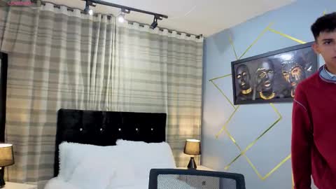 Snapshot of sky_jules chatting on 11/16/25, 02:50 Daniel online show from 11/16/25, 02:50