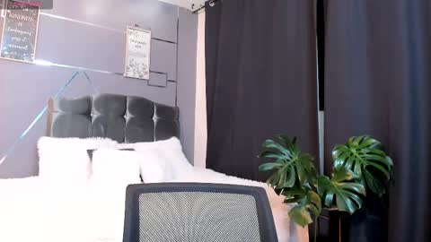 Snapshot of sky_jules chatting on 11/20/25, 03:28 Daniel online show from 11/20/25, 03:28