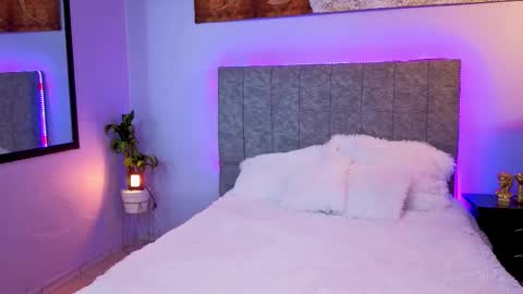 Snapshot of sky_jules chatting on 11/27/25, 03:30 Daniel online show from 11/27/25, 03:30