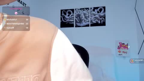 Snapshot of sky_jules chatting on 11/29/25, 09:23 Daniel online show from 11/29/25, 09:23