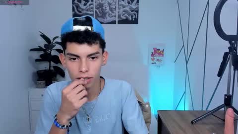 Snapshot of sky_jules chatting on 11/30/25, 03:43 Daniel online show from 11/30/25, 03:43