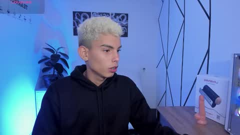 Snapshot of sky_jules chatting on 12/15/25, 02:27 Daniel online show from 12/15/25, 02:27