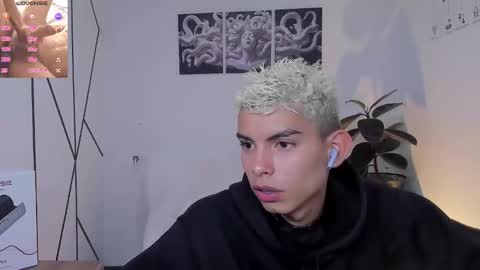 Snapshot of sky_jules chatting on 12/16/25, 02:27 Daniel online show from 12/16/25, 02:27