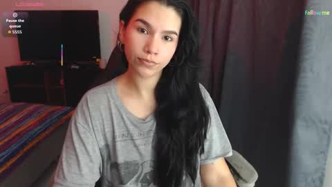 Snapshot of sky_lover_ chatting on 10/12/25, 10:14 Sky online show from 10/12/25, 10:14