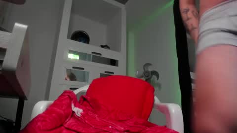 sky_wild online show from 04/19/26, 08:22