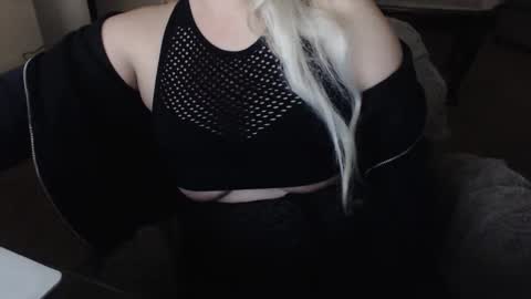 SKYLE   online show from 01/05/25, 12:09