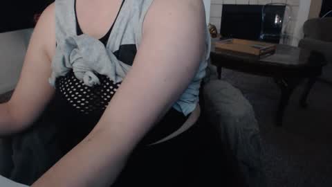 SKYLE   online show from 09/26/25, 08:46