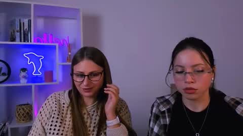 Snapshot of skye_vexa chatting on 11/11/25, 01:55 skye vexa online show from 11/11/25, 01:55