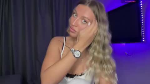 Snapshot of skyffi chatting on 10/04/25, 08:40 GARRY AND SOPHIA online show from 10/04/25, 08:40