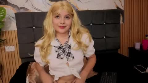 skylar_vox12 online show from 05/19/26, 08:15