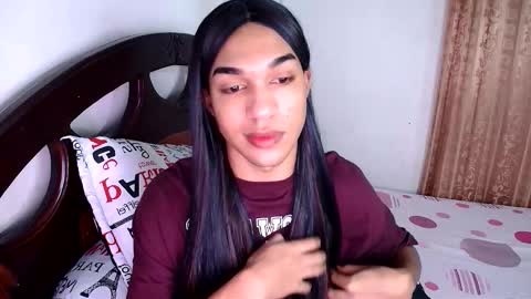 skyla online show from 10/19/25, 03:18