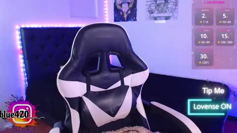 blue online show from 11/26/25, 09:49