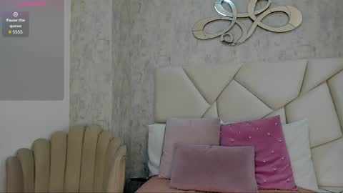 Snapshot of skylerwhite02 chatting on 11/05/25, 08:09 Skyler online show from 11/05/25, 08:09