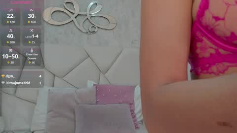 Snapshot of skylerwhite02 chatting on 11/25/25, 09:26 Skyler online show from 11/25/25, 09:26