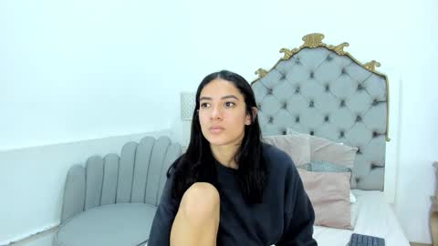 Snapshot of skylerwhite02 chatting on 12/14/25, 09:03 Skyler online show from 12/14/25, 09:03