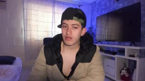 Snapshot of skyrid3r chatting on 10/17/25, 03:25 Skyrider online show from 10/17/25, 03:25