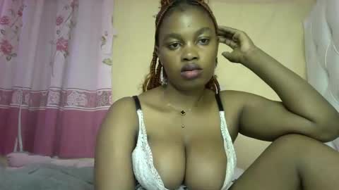 Snapshot of slayslay002 chatting on 12/15/24, 12:18 Rose online show from 12/15/24, 12:18