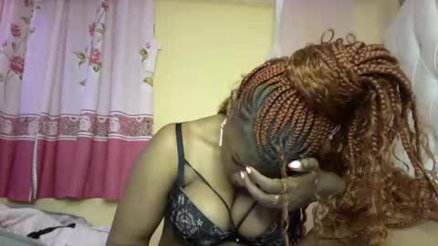 Snapshot of slayslay002 chatting on 02/02/25, 11:53 Rose online show from 02/02/25, 11:53