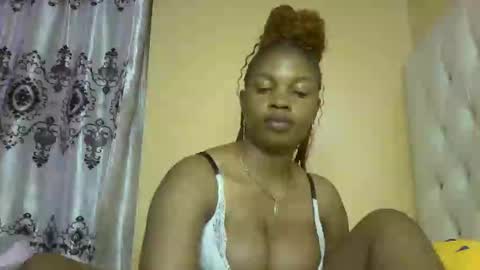 Snapshot of slayslay002 chatting on 02/13/25, 12:57 Rose online show from 02/13/25, 12:57