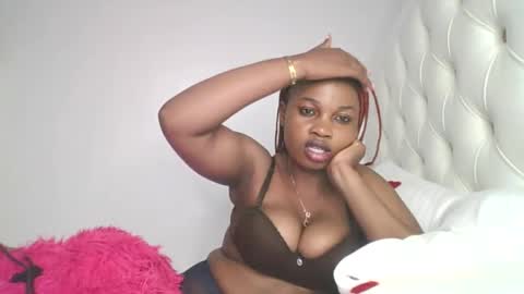 Snapshot of slayslay002 chatting on 11/01/25, 07:16 Rose online show from 11/01/25, 07:16