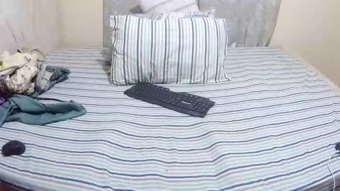 slender_sweetbabe online show from 02/15/26, 10:25