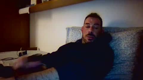 Snapshot of slevin1983 chatting on 02/09/25, 02:40 slevin online show from 02/09/25, 02:40